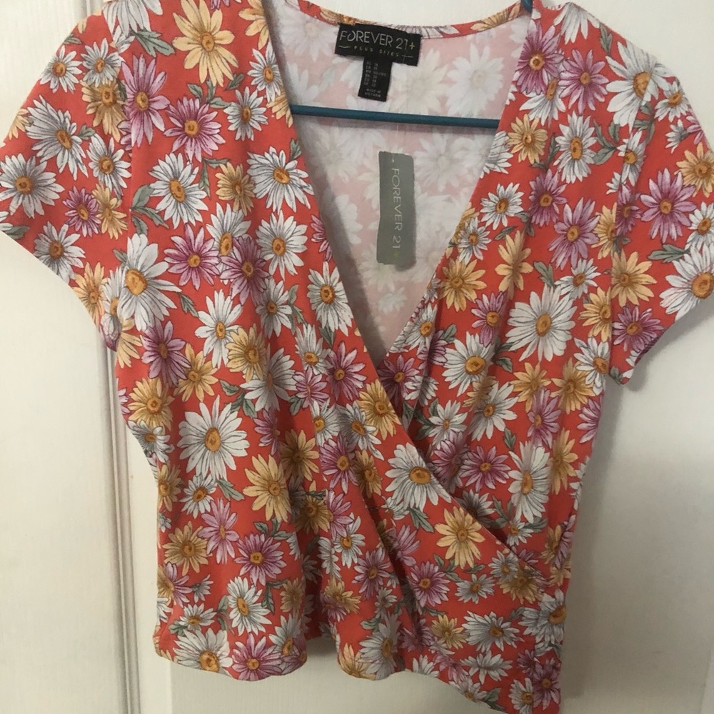 Plus size forever 21 cropped top floral pink color size 1x